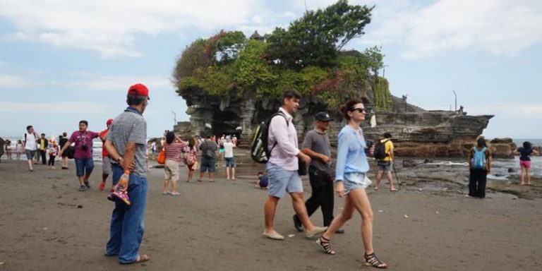 6 Kisah Orang Asing Turis Yang Viral Curi Perhatian Di Bali